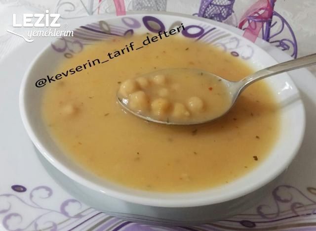 Tavuk Suyuna Nohutlu Tarhana Çorbası