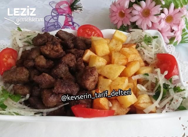 Nefis Arnavut Ciğeri Tarifi (Soğan Salatası İle)