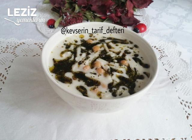 Mis Gibi Erişteli Nohutlu Yoğurt Çorbası