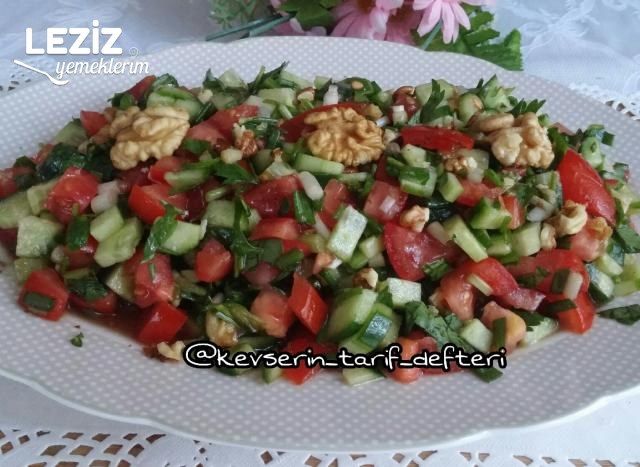 Bol Nar Ekşili Cevizli Salata