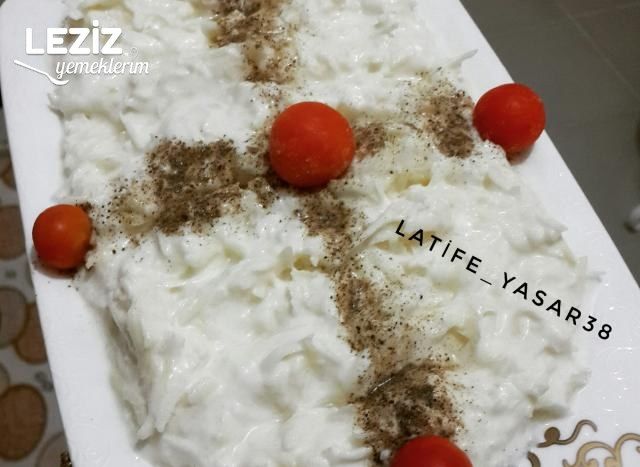 Yoğurtlu Kereviz Salatası
