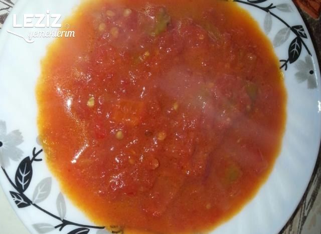 Kırmızı Biber Eşliğinde Menemen