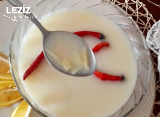 Terbiyeli Erişteli Un Çorbası