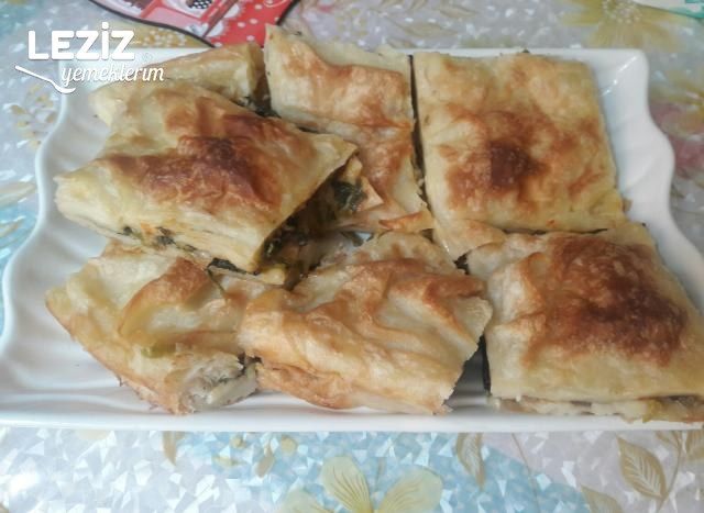 Su Böreği Tadında Ispanaklı Sodalı Börek
