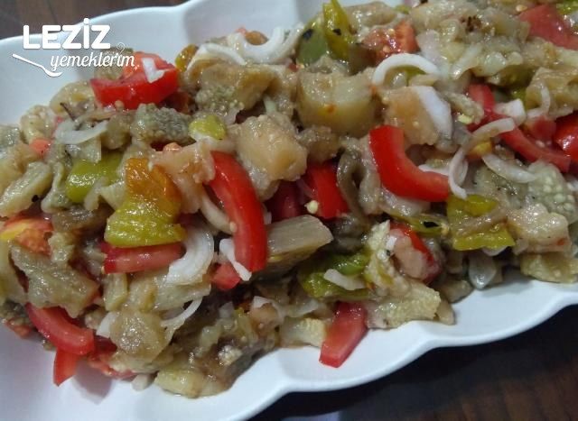 Köz Patlıcan Salatası Tarifi