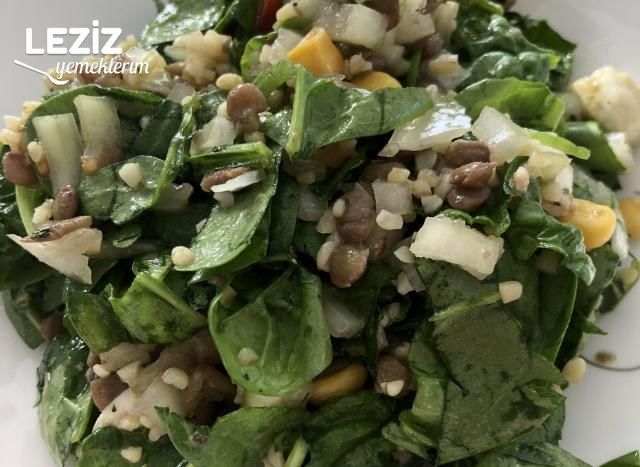 Bol Malzemeli Bulgurlu Ispanak Salatası