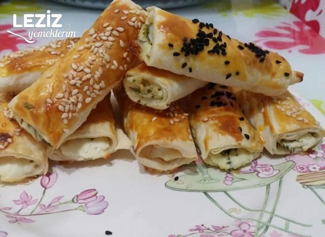 Fırında Peynirli İkramlık Rulo Börek