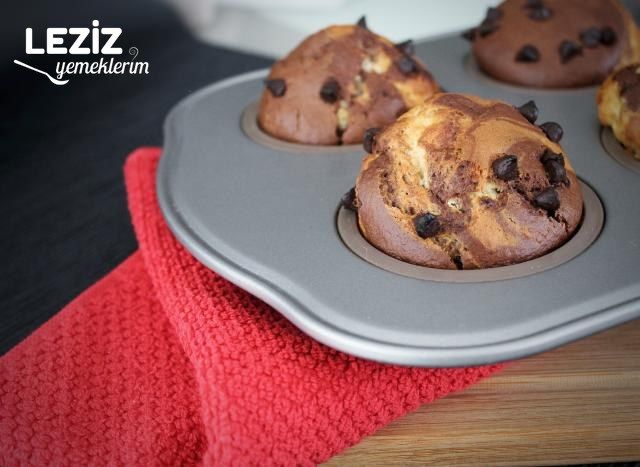 İki Renkli Muzlu Muffin