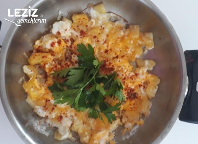 Kahvaltılık Yumurtalı Patates Tarifi