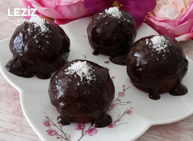 Brovni Tadında Soslu Muffin Kek