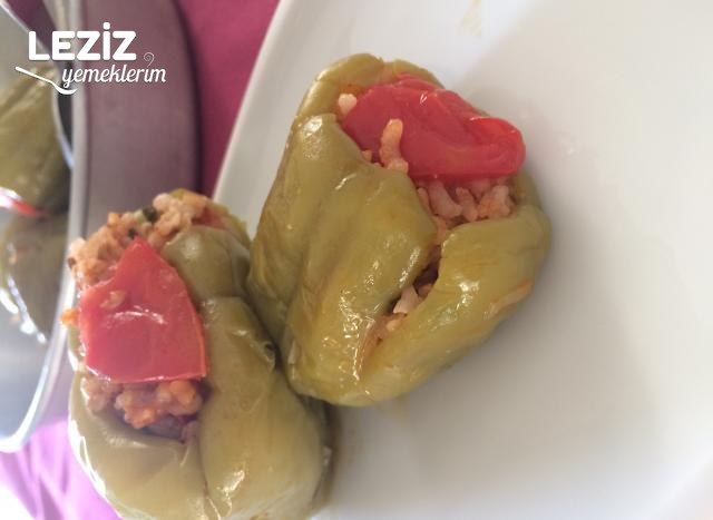 Domatesli Bulgurlu Biber Dolması