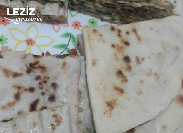 Ispanaklı Ve Domatesli Gözleme