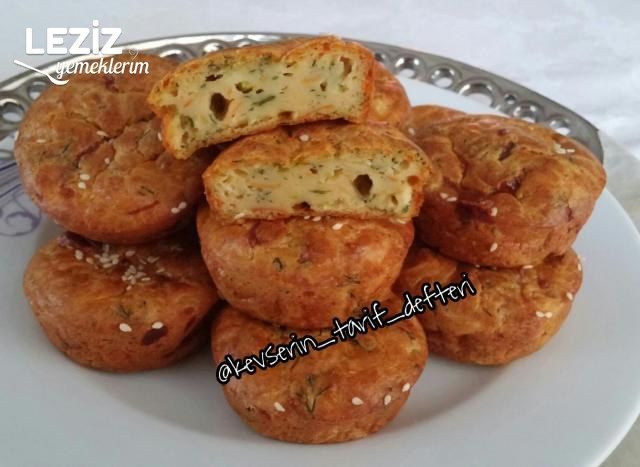 Kaşarlı Sebzeli Yumuşacık Tuzlu Keklerim (Muffin Kalıbında)