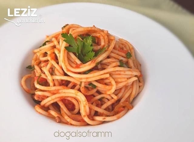 Domates Soslu Kıymalı Spagetti