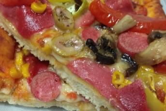 Ev Yapımı Dolgu Kenarlı Pizza