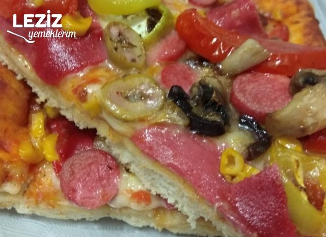 Ev Yapımı Dolgu Kenarlı Pizza