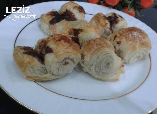Çikolatalı Milfoy Tarifi (3 Malzeme İle)