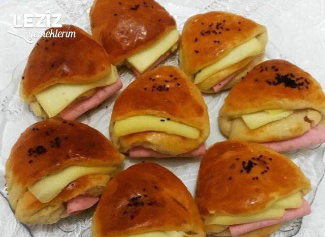 Kaşarlı Salamlı Poğaça