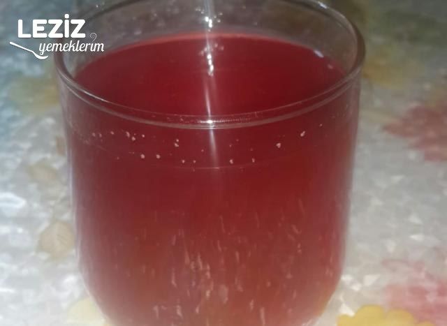 Ev Yapımı Kiraz Suyu