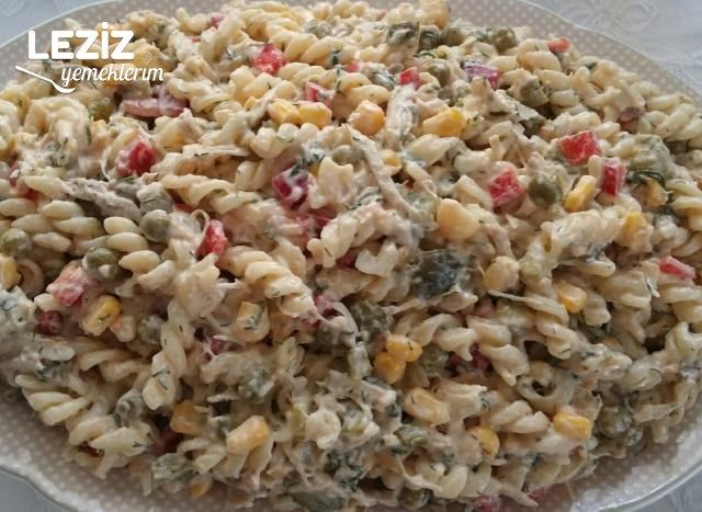 Nefis Tavuklu Makarna Salatası