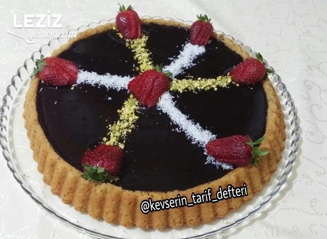 Çikolata Soslu Havuçlu Tarçınlı Tart Kek
