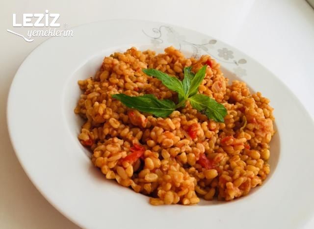 Acı Biberli Domatesli Bulgur Pilavı