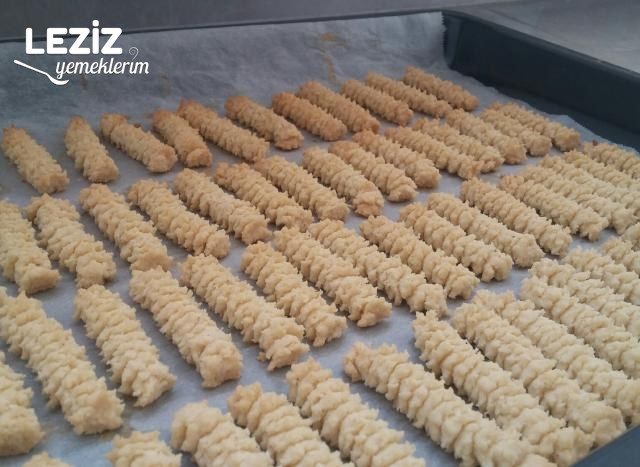 Tırtıl Kurabiye (Aşama Fotoğrafları İle)