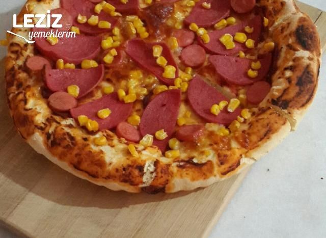 Kenarları Kaşar Peyniri Dolgulu Tart Pizza