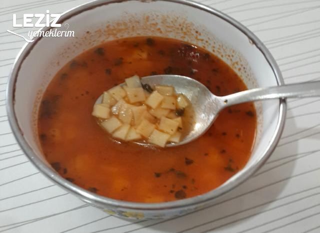 Kesme Kare Ev Çorbası