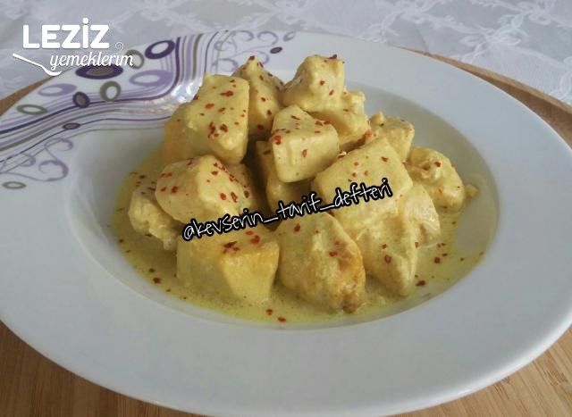 Köri Soslu Kremalı Enfes Tavuk