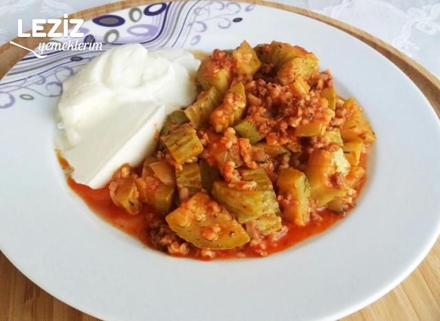 Enfes Kıymalı Kabak Yemeği