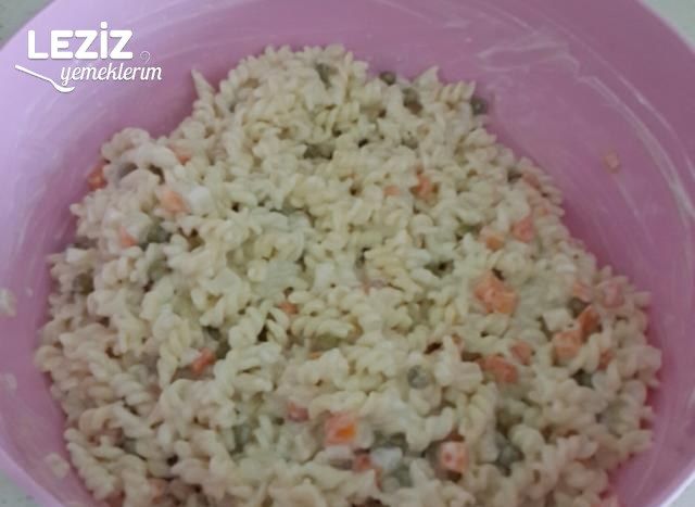 Yoğurtlu Makarna Salatası