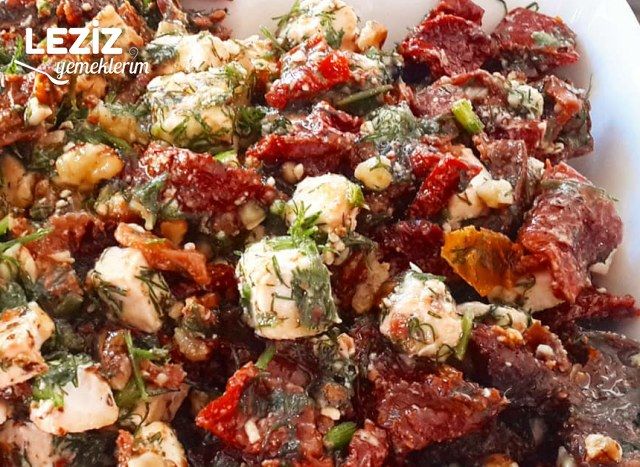Peynirli Kuru Domates Salatası