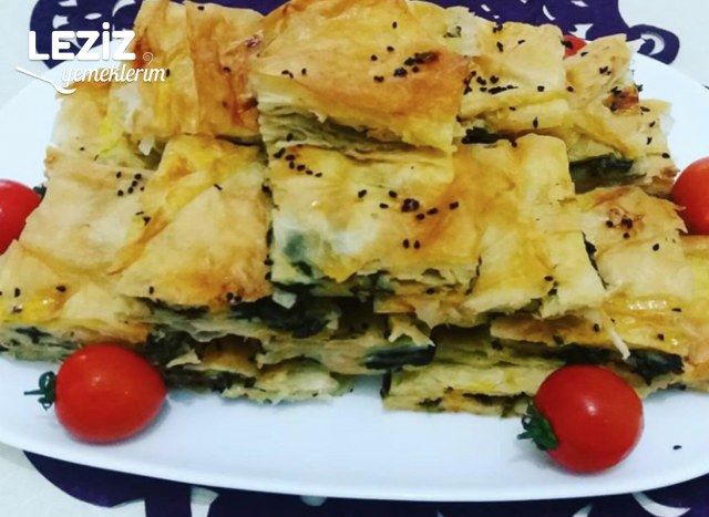 Ispanaklı Tepsi Börek