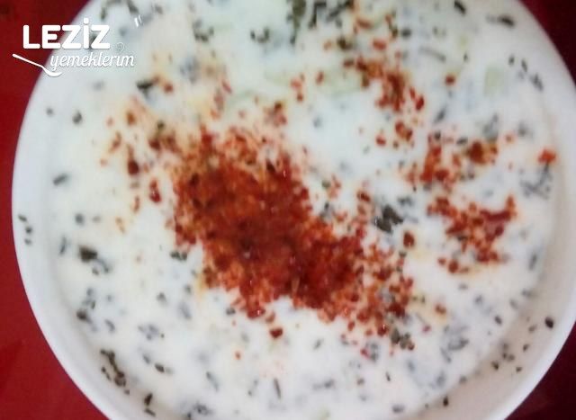 Sarımsaklı Koyu Bir Cacık
