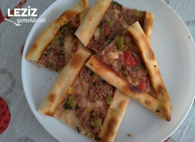 Evde Kıymalı Pide