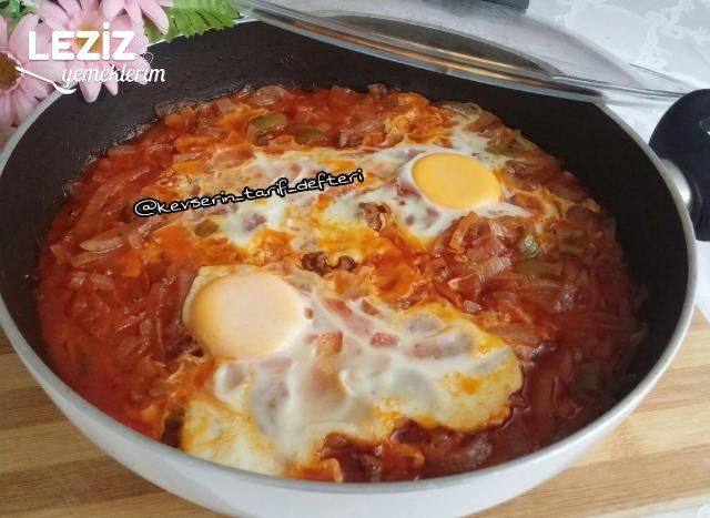 Kıymalı Yumurtalı Soğanlama