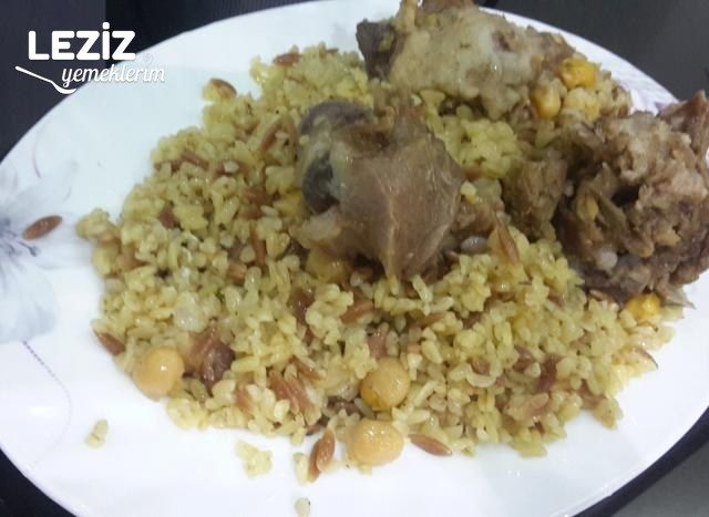 Et Suyuna Nohutlu Bulgur Pilavı Tarifi