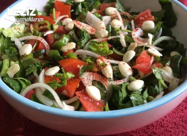 Rokalı Bademli Salata