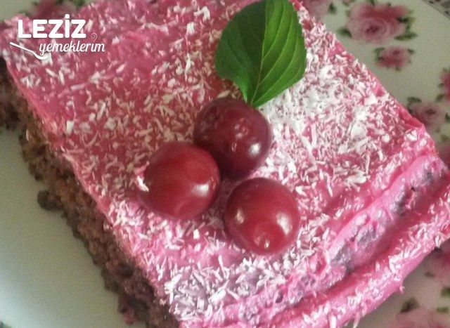 Vişneli Kakaolu İrmik Tatlısı