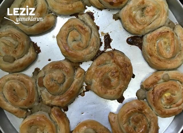 Baklavalık Yufkadan Gül Böreği