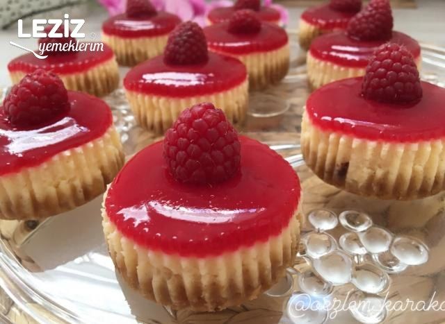 Frambuazlı Mini Cheesecakeler