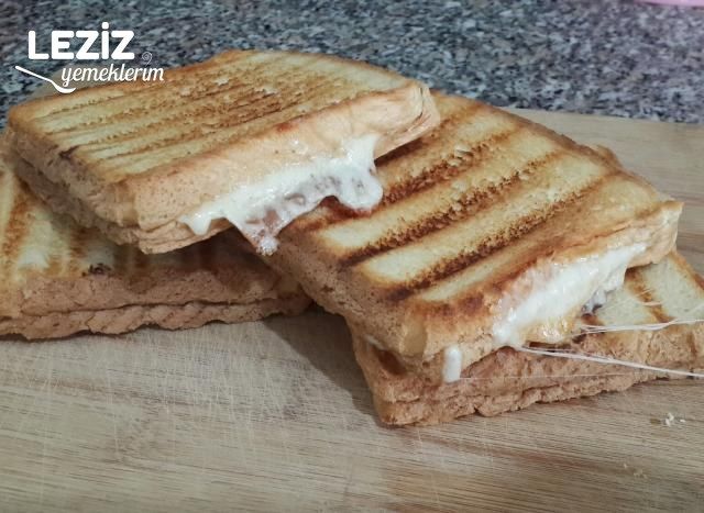 Sade Kaşarlı Tost
