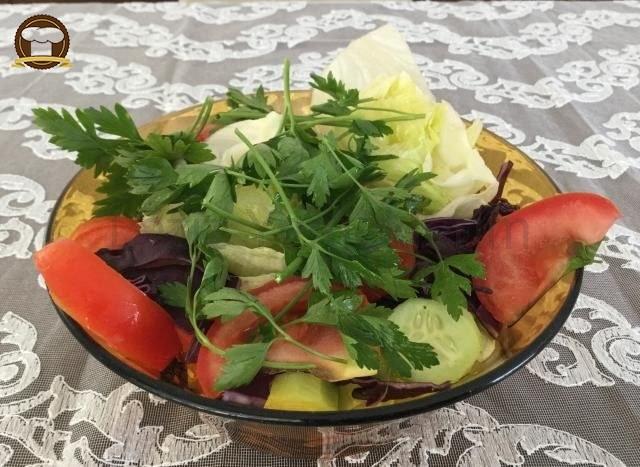 Göbek Marul Salatası