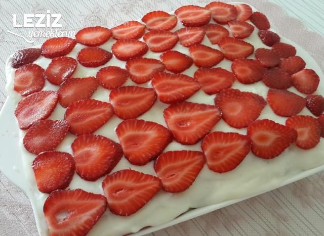 Çilekli Kedidili Pastası