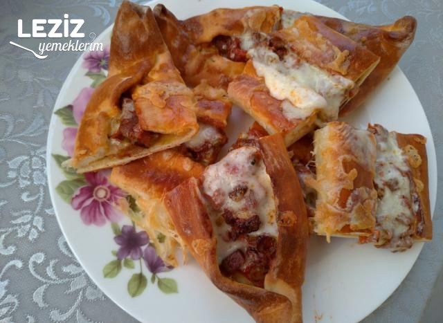 Ev Yapımı Kuşbaşılı Kaşarlı Pide