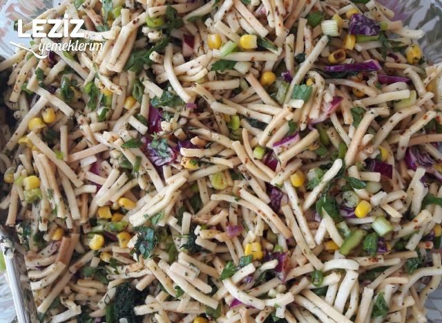 Erişte Salatası Nasıl Yapılır