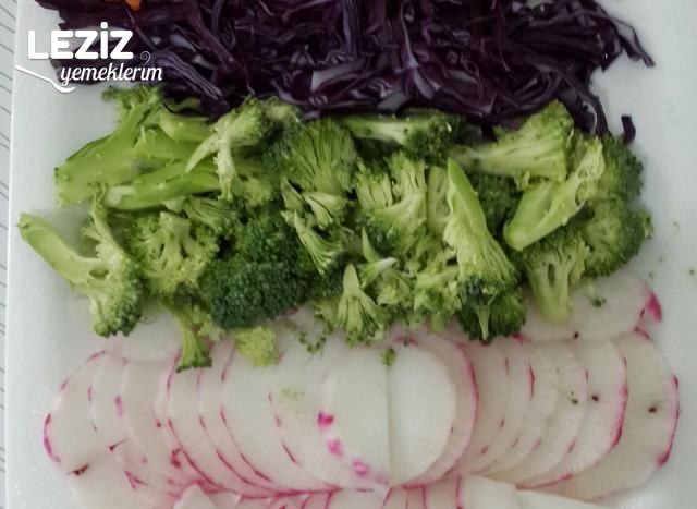 Rengarenk Salata