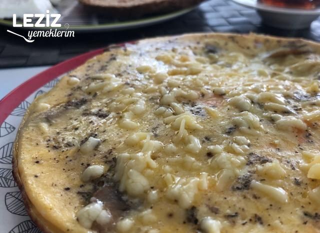Kaşarlı Mantarlı Omlet