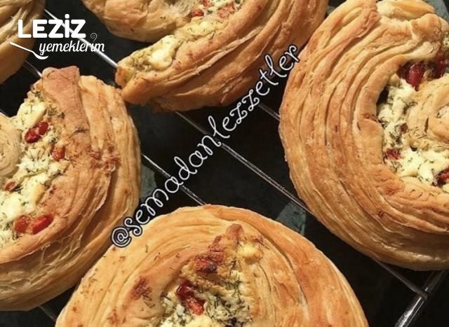 Kat Kat Peynirli Katmer Börek